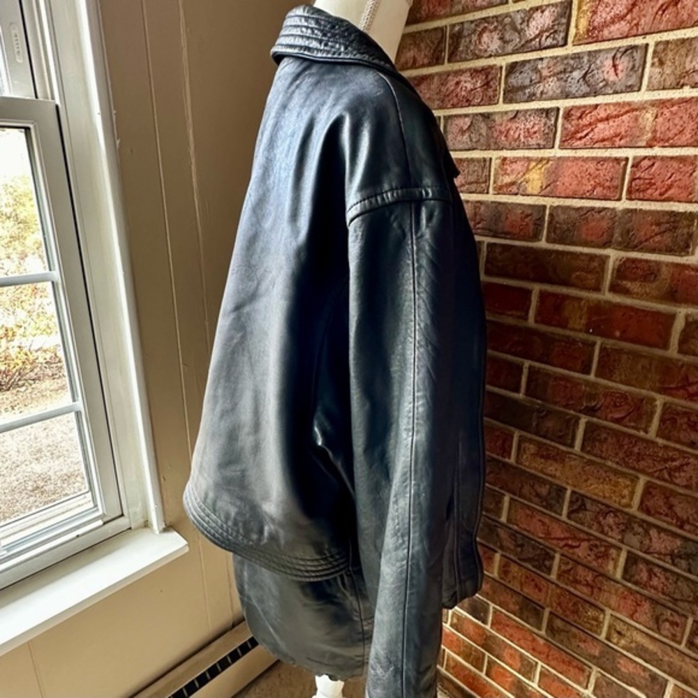 Sleek Black Leather 3/4 Length Jacket Women 80s 90s Vented Detailing Quilted